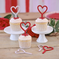 Vista previa: 6 adornos para cupcakes de susurros de amor de madera