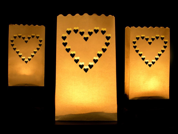 10 light bags with heart motif 26cm