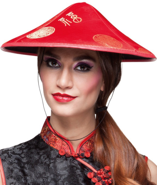 Chapeau rouge au design chinois traditionnel