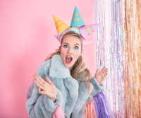 6 kleurrijke feesthoedjes Happy Birthday