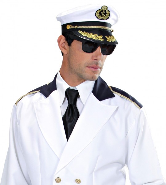 Gorra de capitán de barco con adornos dorados