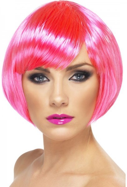 Neonowa różowa peruka typu bob
