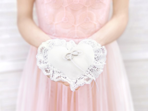 Heart ring pillow with lace 13 x 13cm
