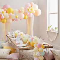Widok: Balonowa girlanda z zajączkiem wielkanocnym z 60 balonami