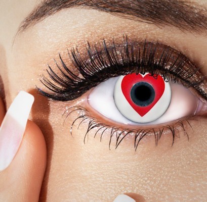 Roczne soczewki kontaktowe z czerwonymi oczami