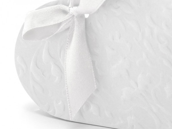 10 white heart gift boxes