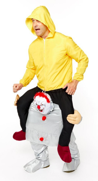 Na kostiumie horroru klauna na barana