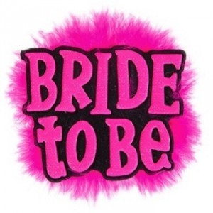 JGA Bride-To-Be-pin i lyserød-sort