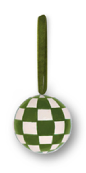 Bola de árbol pintada a mano con patrón de cuadros verde.
