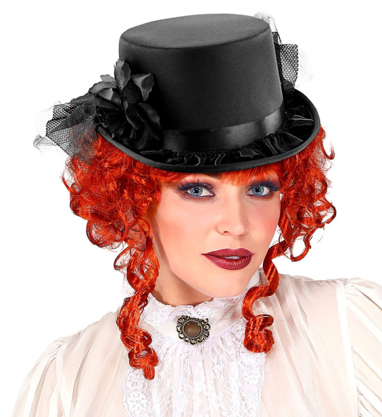 Top hat for women with tulle