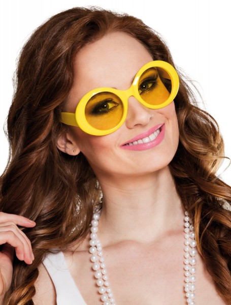Round party glasses in neon yellow