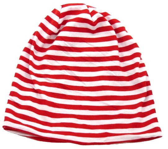 Czerwono-biała czapka w paski