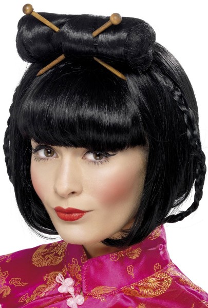 Perruque asiatique avec des bâtons de cheveux