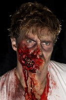 Oversigt: Scary zombie latex applikation med lim
