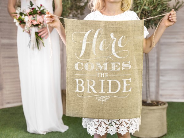 Here comes the bride jute sign 41 x 51cm 3