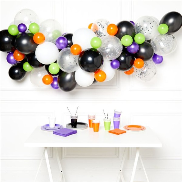 DIY Halloweenowa girlanda z balonem w domu czarownicy