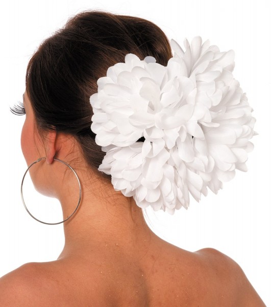 Hvidt blomsterarrangement hårklip