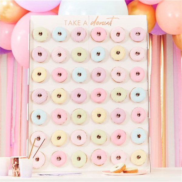 Rosy fødselsdags donutvæg 64cm x 84cm