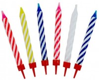 12 coloridas velas de cumpleaños en espiral