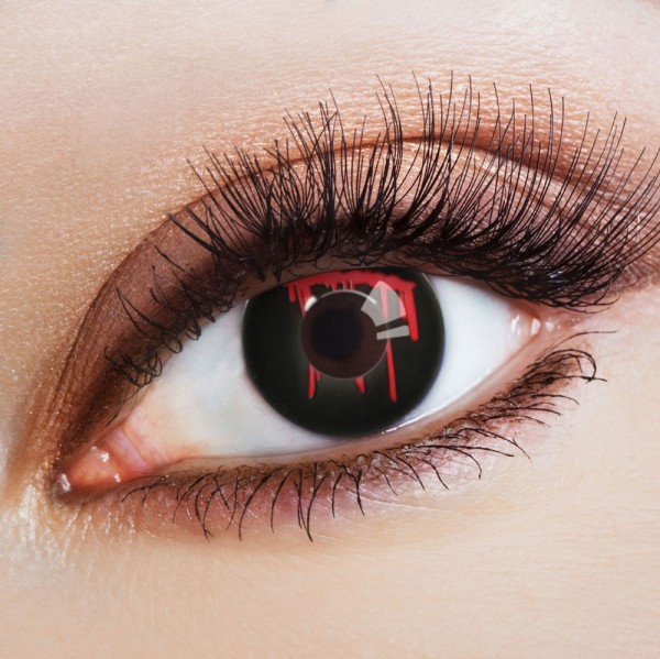 Årlig kontaktlinse dråber blod