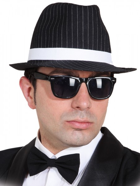 Sombrero de gángster en blanco y negro