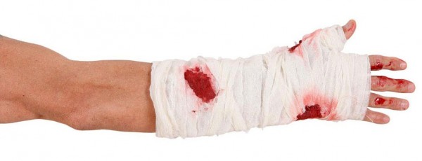 Bandage de bras sanglant