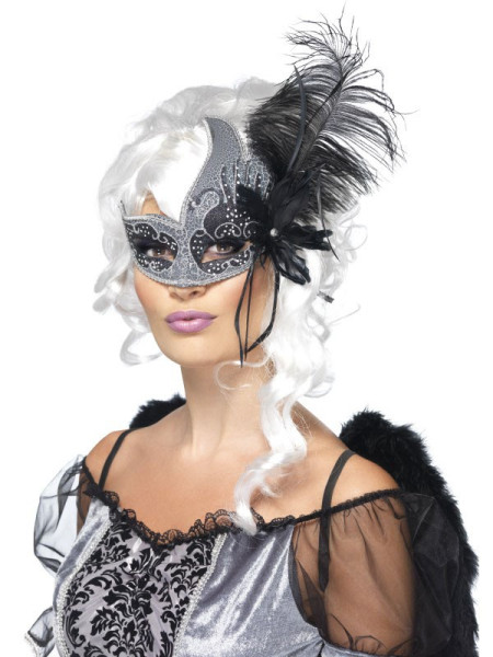 Maschera per occhi argentea nera con decorazione di piume