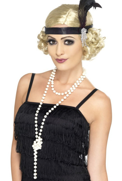 White 20s pearl necklace