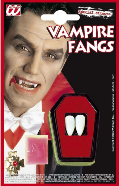 Zęby wampira z horroru na Halloweeen
