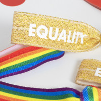 Oversigt: 5 Rainbow Equality armbånd