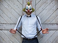 Voorvertoning: Papieren masker met elastische horror clown