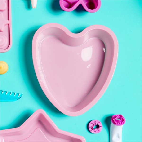 Heart cake pan made of silicone