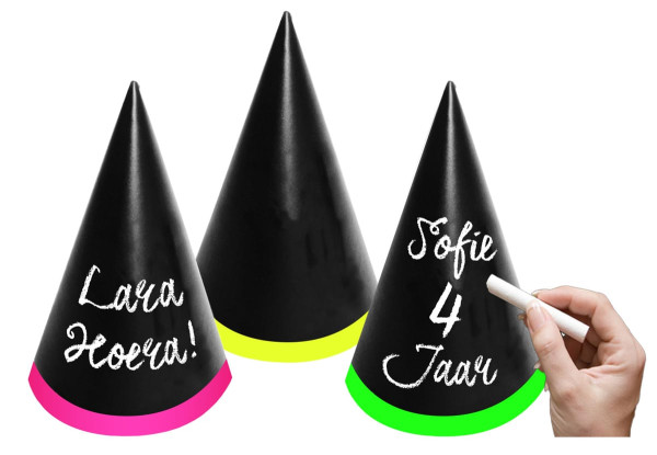 6 chapeaux de fête avec feuille de tableau noir