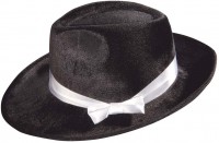 Widok: Czarno-biały kapelusz gangstera mafijnego