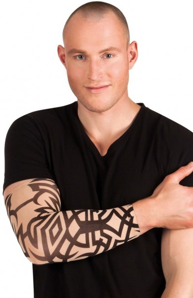 Czarne rękawy z tatuażami