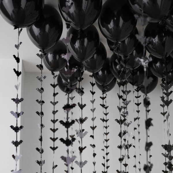Kit de plafond Ballon-Ballons noirs avec des queues en forme de chauve-souris