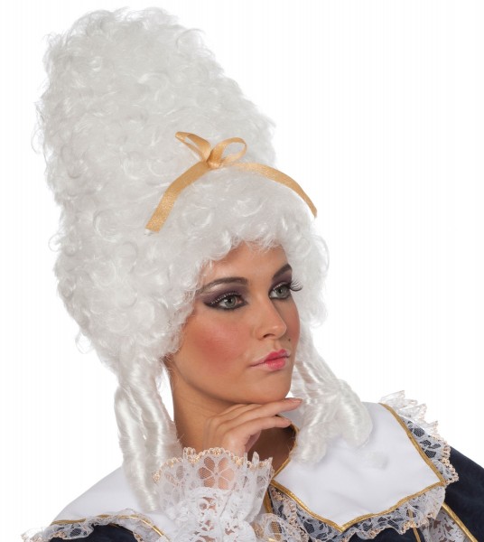 Pompous white baroque wig