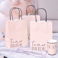 Roze en zwarte Team Bride papieren tassen