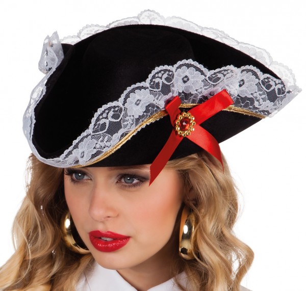 Elaborado sombrero pirata con encaje beatz