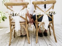 Panneaux dorés pour chaises de mariage