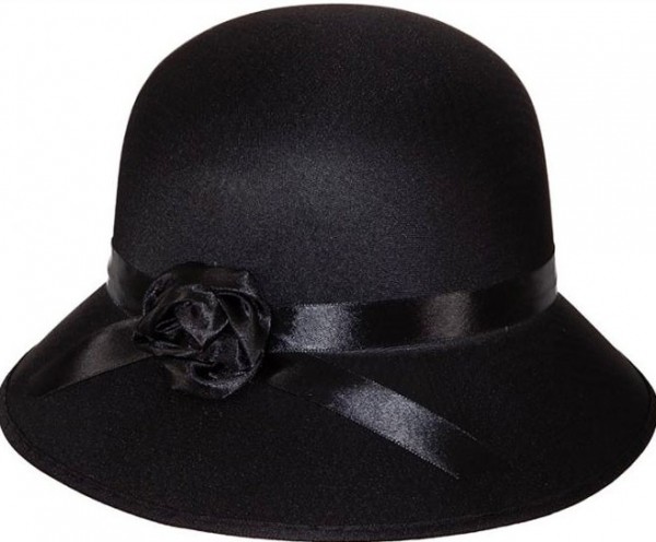 Elegant women's hat in black