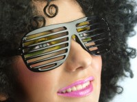 Oversigt: Sorte disco-briller med striber