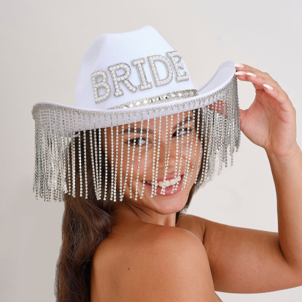 Sombrero de novia vaquera con ribete de perlas