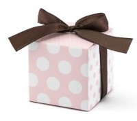 Widok: 10 pudełek upominkowych w biało-różowe kropki z kokardką 5x5x5 cm