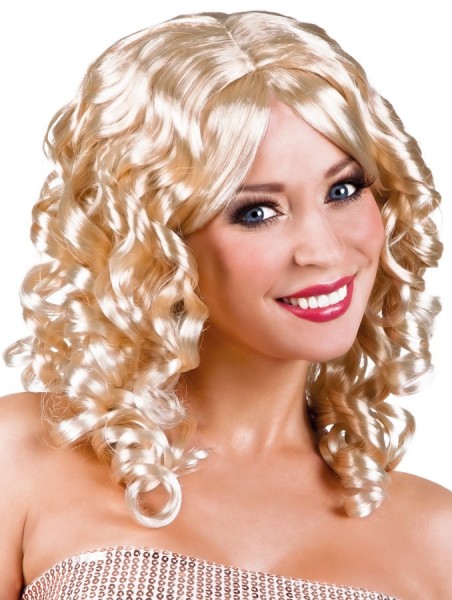 Blonde cocktail wig with curls