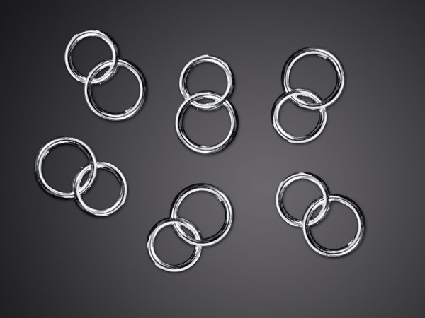 25 anillos de boda esparcidos en plata