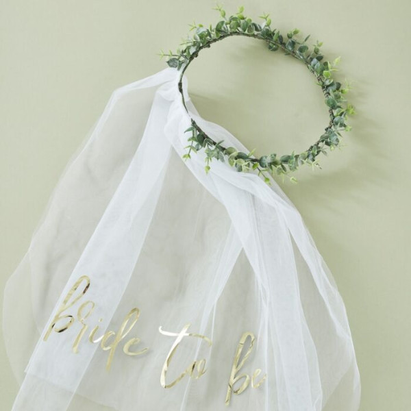 Bride to be wreath of hair with veil