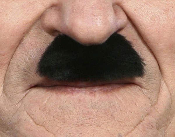 Mini moustache noire
