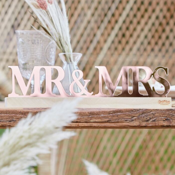 Country Wedding Mr & Mrs lettering