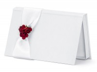 Oversigt: Hvid pengekasse med mørkerød rose dekoration